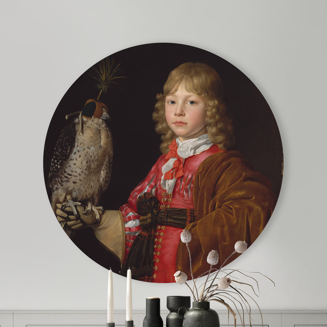 Portrait d'un garçon avec un faucon