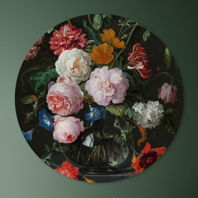 Nature morte avec des fleurs dans un vase en verre
